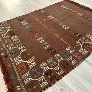 turkish kilim rug - vintage handmade rug - small embroidered striped wool rug - living room muted rug - entry kelim rug - 2.5 x 3.6 ft