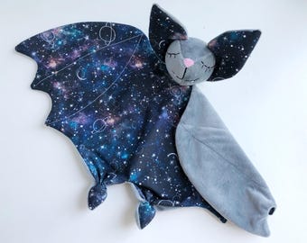 Peluche personalizado hecho a mano para bebés: murciélago de peluche gris galaxia