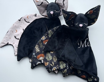 Peluche personalizado de murciélago para bebé, ideal para baby shower.