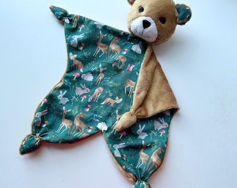 Manta de peluche con forma de osito para bebé, ideal para abrazar y acurrucarse, perfecta para la habitación del bebé con temática de bosque o baby shower.