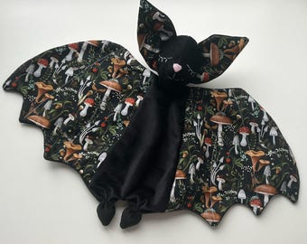 Manta de bebé murciélago con hongos, regalo para baby shower y guardería con hongos en el bosque, regalo para bebé brujita, bebé mago mágico, escuela de magia