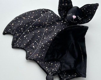 Mantita de apego para bebé: estrellas, espacio, murciélago