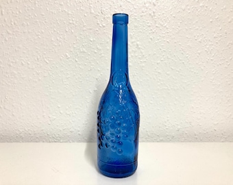 Vintage embossed grapes AM blue cobalt wine bottle, in excellent condition.