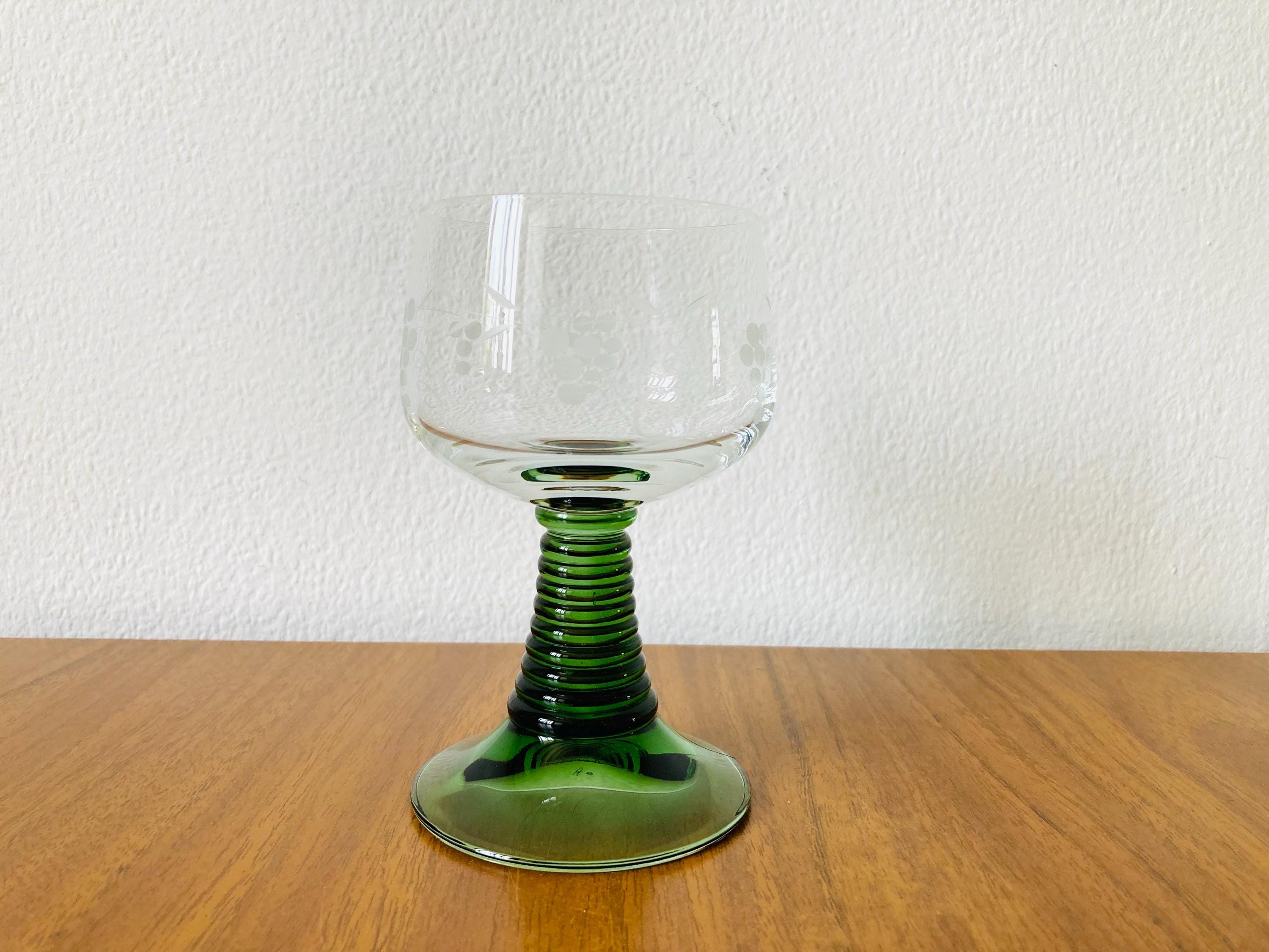 Vintage Römer Weinglas mit Grünem Stiel - Ein Glas