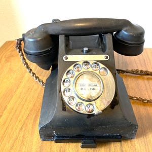 Art deco GPO Bakelite black telephone, from the 1940s