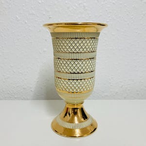 A stylish white and gold PK vase, hand crafted in Germany