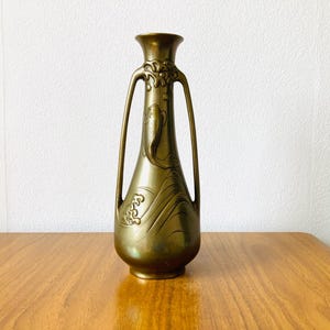 Antike japanische Vase aus Bronze, wahrscheinlich aus der Meiji-Periode (1868-1912)