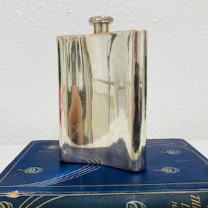 Antique silver plated hip flask in good vintage condition