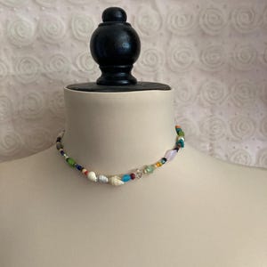 Choker necklace, small pearls.