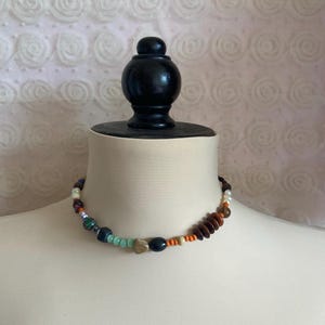 Choker necklace, small pearls.