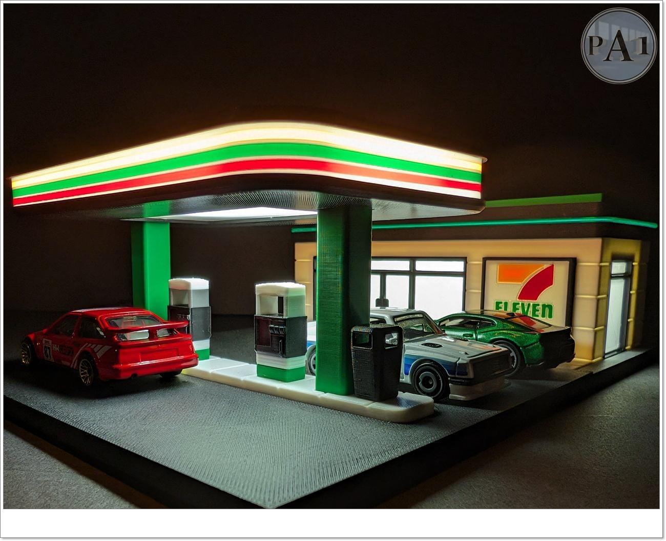 Hot Wheels 7 Eleven Gas Station 1/64 Diorama Model, Matchbox or