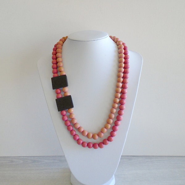 wood bead necklace, vintage wooden bead necklace, vintage modernist wood bead necklace, vintage statement necklace, pink and black necklace