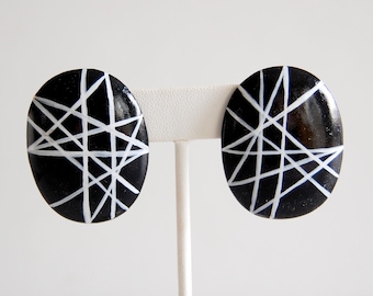 Vintage Black & White Geometric Wooden Statement Earrings – 80s Postmodern Earrings