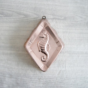 seahorse dessert mold, vintage seahorse dessert mold, vintage dessert mold, vintage gelatin mold, vintage salad mold, vintage cake mold