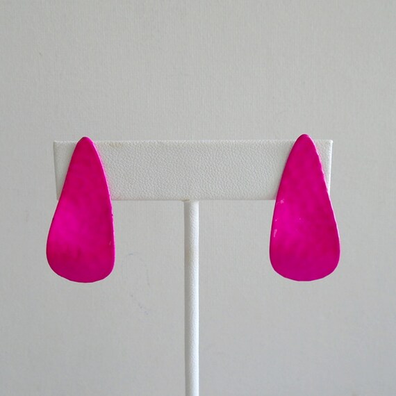 neon pink enamel earrings, vintage enamel earrings