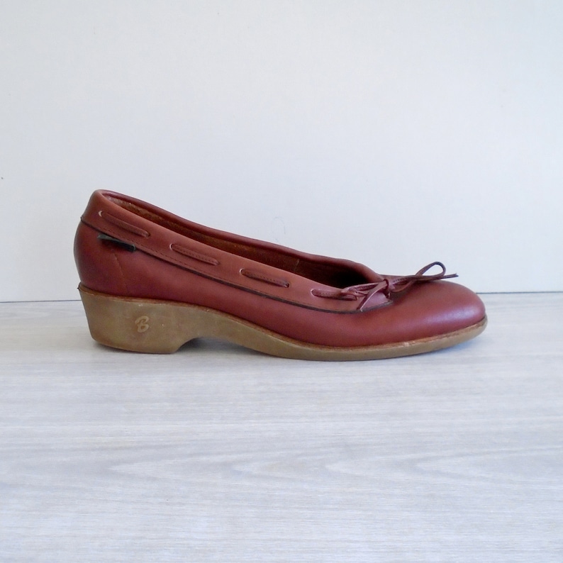 leather bass loafers sz 8 vintage 70s shoes vintage wedge heels gum sole shoes bass wedge loafers vintage loafers vintage bass shoes