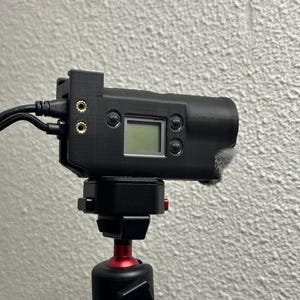 Estuche protector para cámaras de acción Sony FDR X3000 y HDR AS300 Camsaver IRL Streaming. Con zapata en la parte superior para colocar accesorios (luz, micrófono DJI, micrófono Rode)