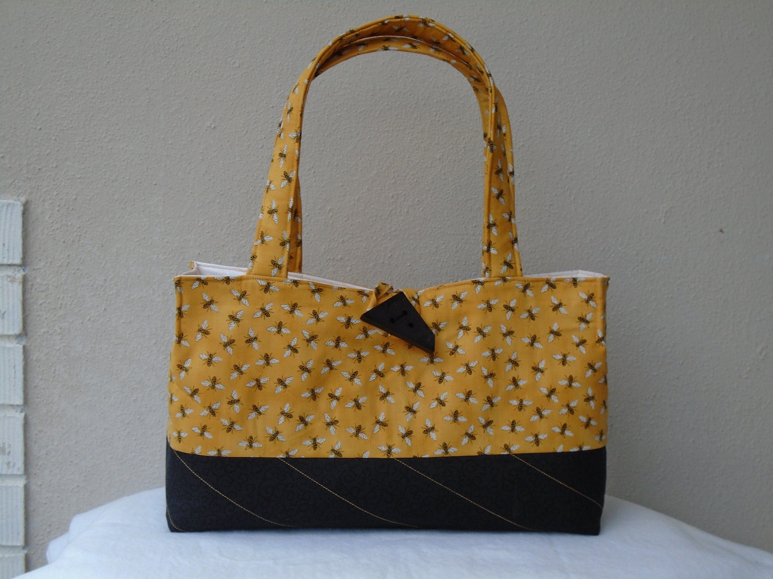 Gold and Black Bee Purse / Bumble Bee Tote / Honey Bee Bag / - Etsy