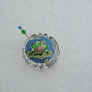 Frog Pincushion / Specialty Pincushion / Pincushion / Collectors Pincushion / Salt Cellar Pincushion