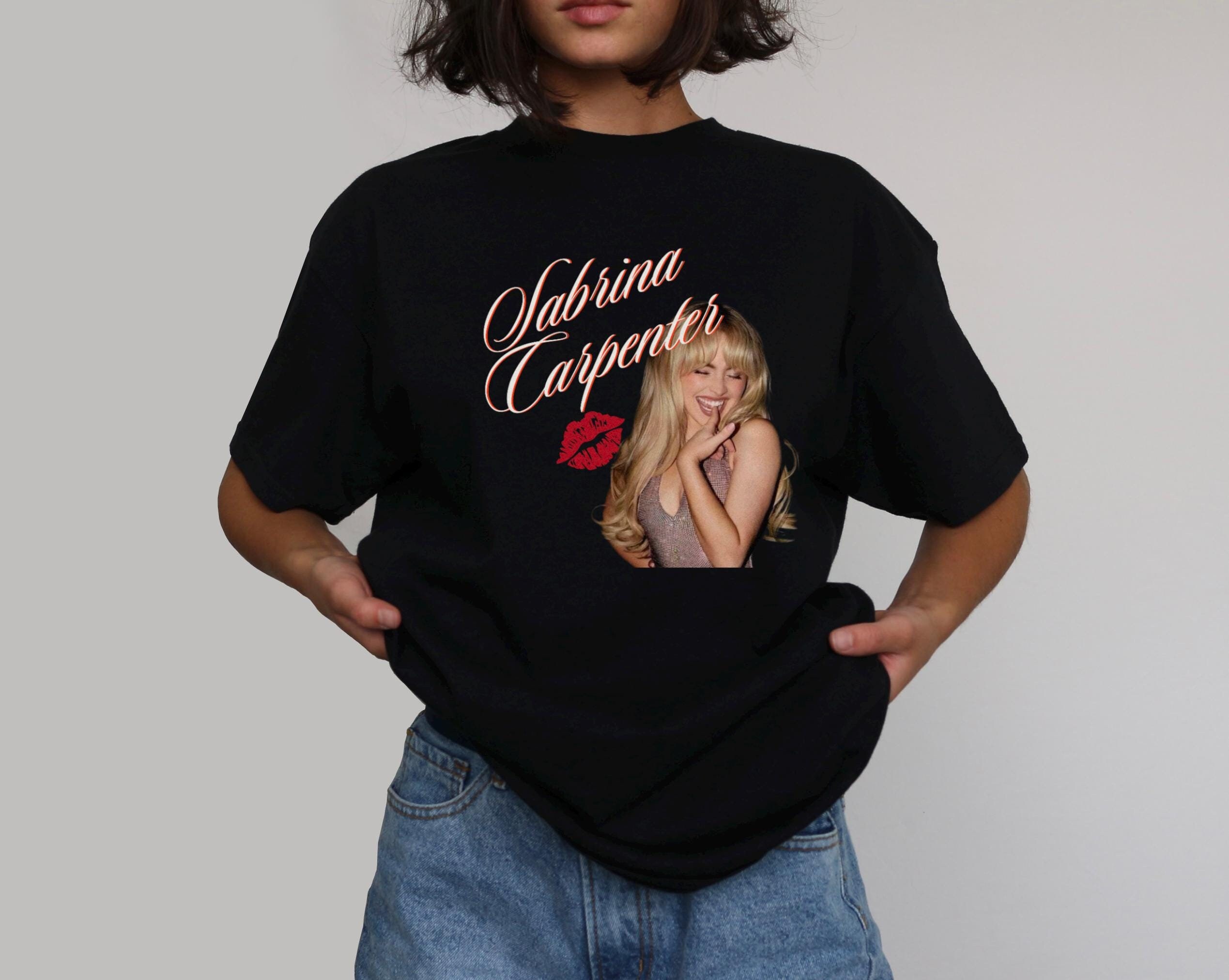 T-shirt Sabrina Carpenter Merch - Oversize, Coton, Imprimé, Unisexe XS à 4XL