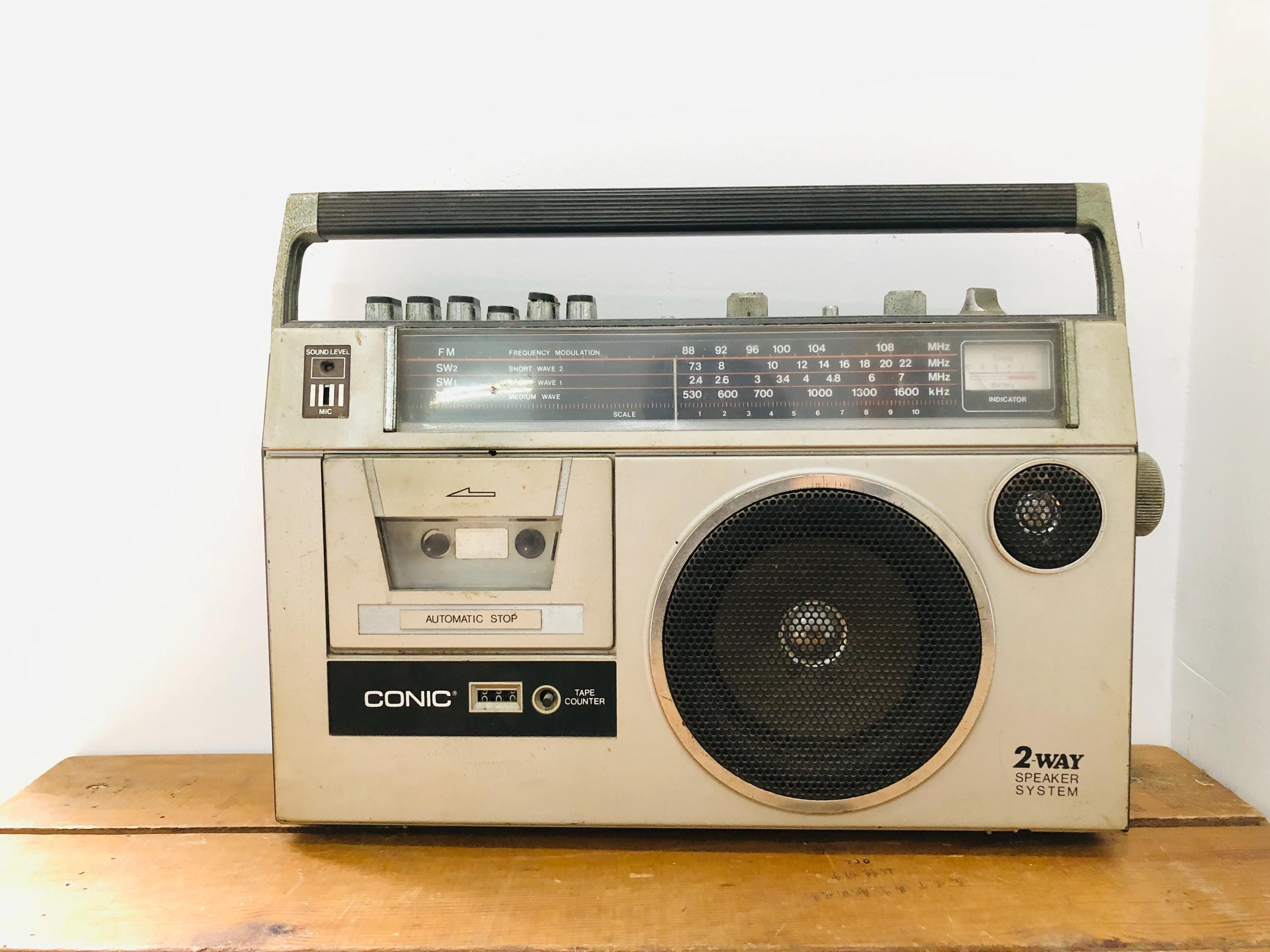1970s Retro Stereo Cassette Boombox AM / FM Cassette Radio