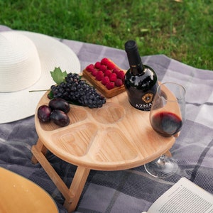 Mesa pequeña de madera portátil para vino y aperitivos, mesa baja plegable para picnics, mesa de picnic de madera personalizada, mesa para exteriores con secciones