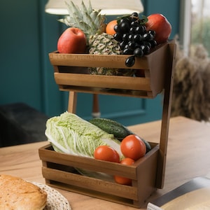 Houten keukenstandaard met twee niveaus, rustieke opberger voor op het aanrecht voor fruit, groenten of brood, verticaal boerderijopbergvak voor thuisdisplay