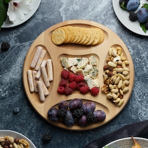 Snackbrett aus Holz für Party, Charcuterie-Platte, rundes Käsetablett, Vorspeisen-Servierplatte, Obstplatte, Nussplatte, Geschenk für den Gastgeber