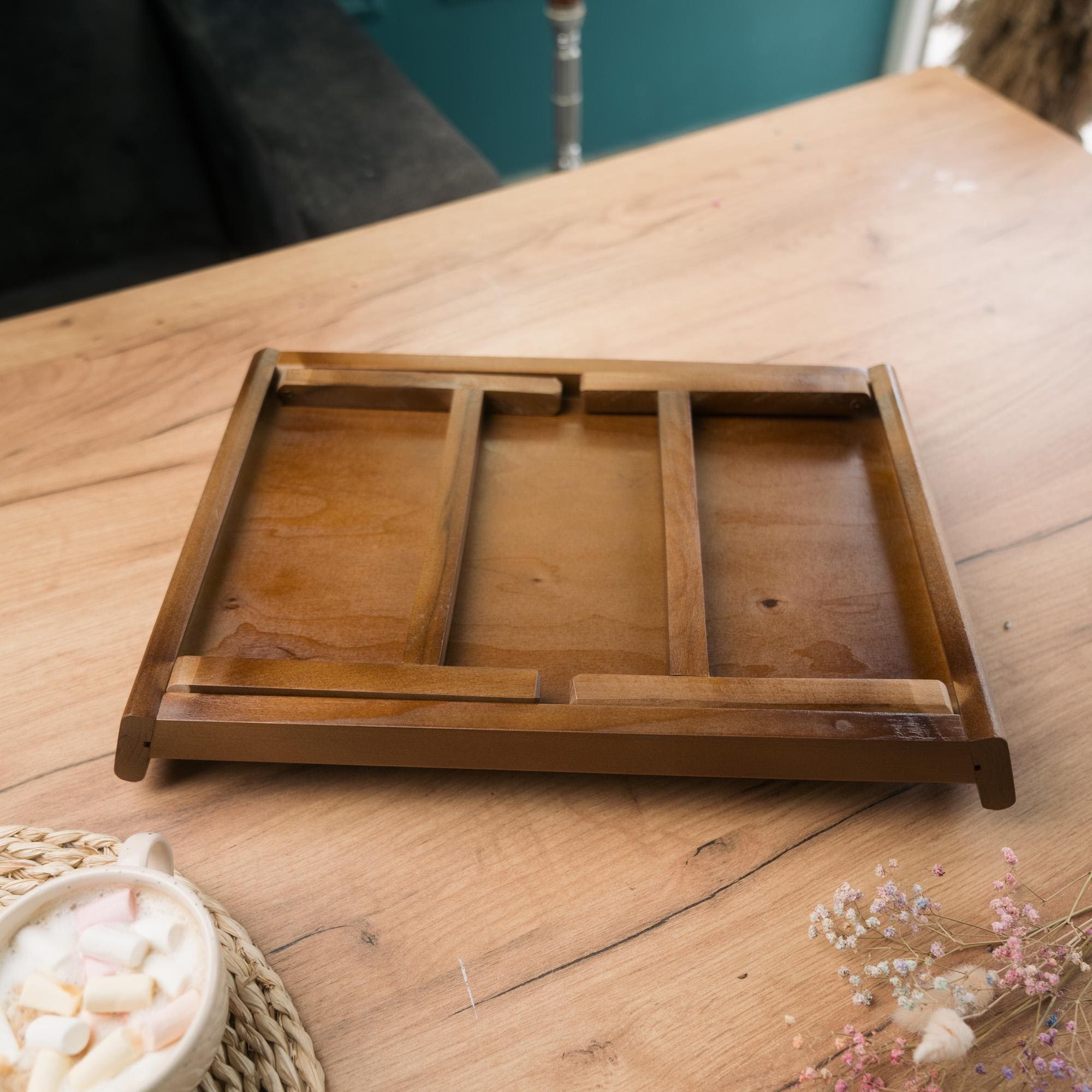 Plateau de service pour le petit-déjeuner en bois avec pieds en métal, support pour ordinateur portable, plateau pour les repas au lit, table d' ordinateur en bois, plateau à thé (bois clair Plateau de service pour le petit-déjeuner en bois avec pieds en métal, support pour ordinateur portable, plateau pour les repas au lit, table d' ordinateur en bois, plateau à thé (bois clair