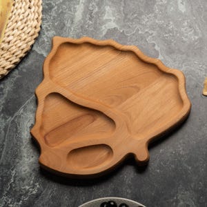 Leaf-shaped Serving Plate, Wooden Cheese Board, Custom Charcuterie Plate, Kitchen Gift for Grandma, Holiday Table Decor, Gift for Mom
