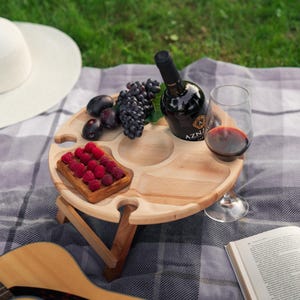 Mesa de picnic de madera, bandeja de vino plegable, tabla para aperitivos al aire libre, soporte para vino personalizado, tabla de picnic portátil, mesa de vino personalizada, botellero