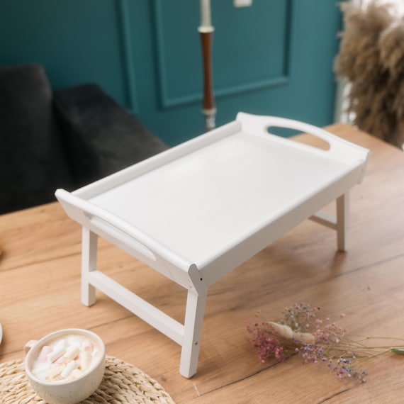 Frühstück im Bett Holztablett, Personalisierung Gravierter Tisch mit Klappbeinen, Holztablett für Kaffee Tee, TV Rest Organizer, Haus Geschenk