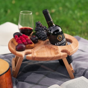 Mesa de picnic con vino personalizada, mesa de vino para exterior, portabotellas portátil, mesa baja de playa, regalos de aniversario para pareja, regalo de boda personalizado
