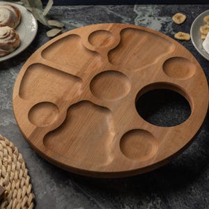 Botellero de madera, mesa de vino personalizada, mesa de picnic baja, tabla de vino y queso, bandeja de servicio personalizada, regalo de madera para papá, cita nocturna