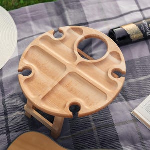 Bandeja de madera personalizada para queso y fruta, mesa de picnic plegable para vino, tabla de charcutería portátil, regalo de aniversario familiar, portador de vino de madera
