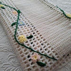 vintage handmade wildflower Afghan late 90ies crochet blanket yellow, blue and white throw