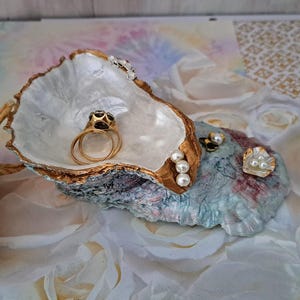Coastal Oyster Shell Ring Dish, Handcrafted Gold-Trimmed Jewelry Holder with Pearls, Beach Wedding Gift or Vanity Decor, bridesmaid gift