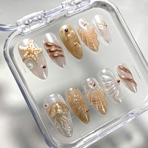 Unhas de pressão em formato de estrela-do-mar em formato de água-viva feita à mão: design de praia para o verão