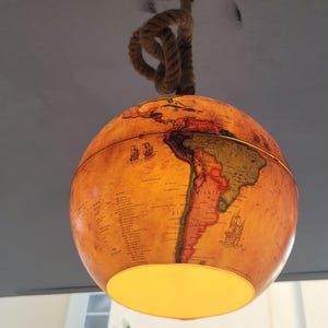 Weltkugel Pendelleuchte im Antik Stil, dekorative Weltkarten Decken Pendelleuchte mit Seilschnur, Bürolampe, rustikale Pendelleuchte