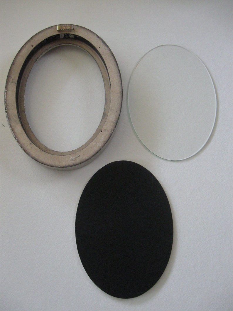 5x7 inch Silver Oval Wood Frame for Silhouettes