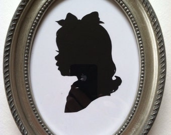 5x7” Silver Oval Wood Frame for Silhouettes