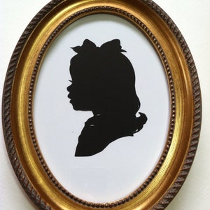 5x7” Gold Oval Wood Frame for Silhouettes