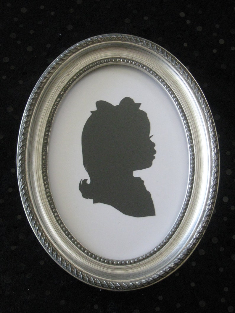 5x7 inch Silver Oval Wood Frame for Silhouettes