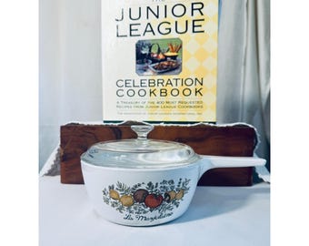 Vintage Corning Ware La Marjolaine steelpan met deksel en Jr League kookboek