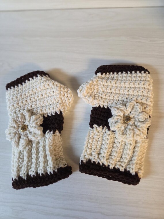 Handmade Crocheted off White Ivory/brown Cap Hat and  display picture 1