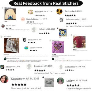 Puede incluir: Un collage de rese&ntilde;as de clientes con valoraciones por estrellas y comentarios. Las rese&ntilde;as presentan varios art&iacute;culos bordados, incluyendo un gorro, una sudadera y una camisa. El texto "Real Feedback from Real Stichers" est&aacute; en la parte superior.