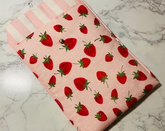 Funda de libro de fresa hecha a mano: funda acolchada para tableta