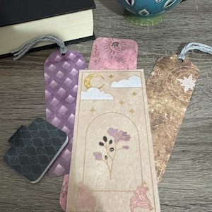 Zodiac-Themed Bookmark Set - 5 Unique Designs with One Magnetic Bookmark