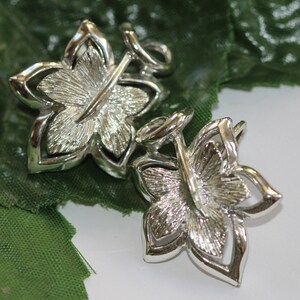 Silvertone 1960&#39;s / Vintage Clip On Earrings / Leafy Design / 60s Kitsch / Jewelry