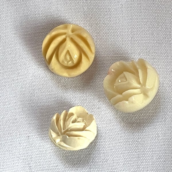Vintage Celluloid Carved Rose Buttons - Shades of Ecru and Off white / 3 sizes / Trio / Sewing / Crafts / Collectibles